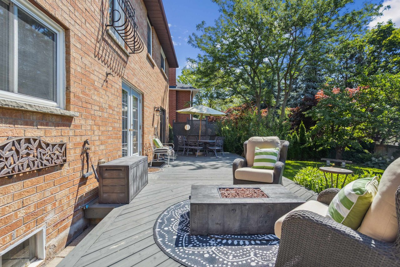 Updated Glen Abbey home with an Entertainers Backyard Paradise