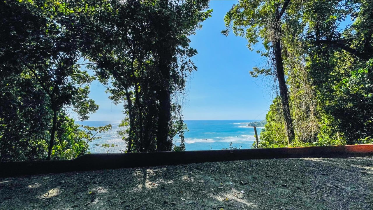 Colonial Oceanfront Estate, Dominical, Puntarenas