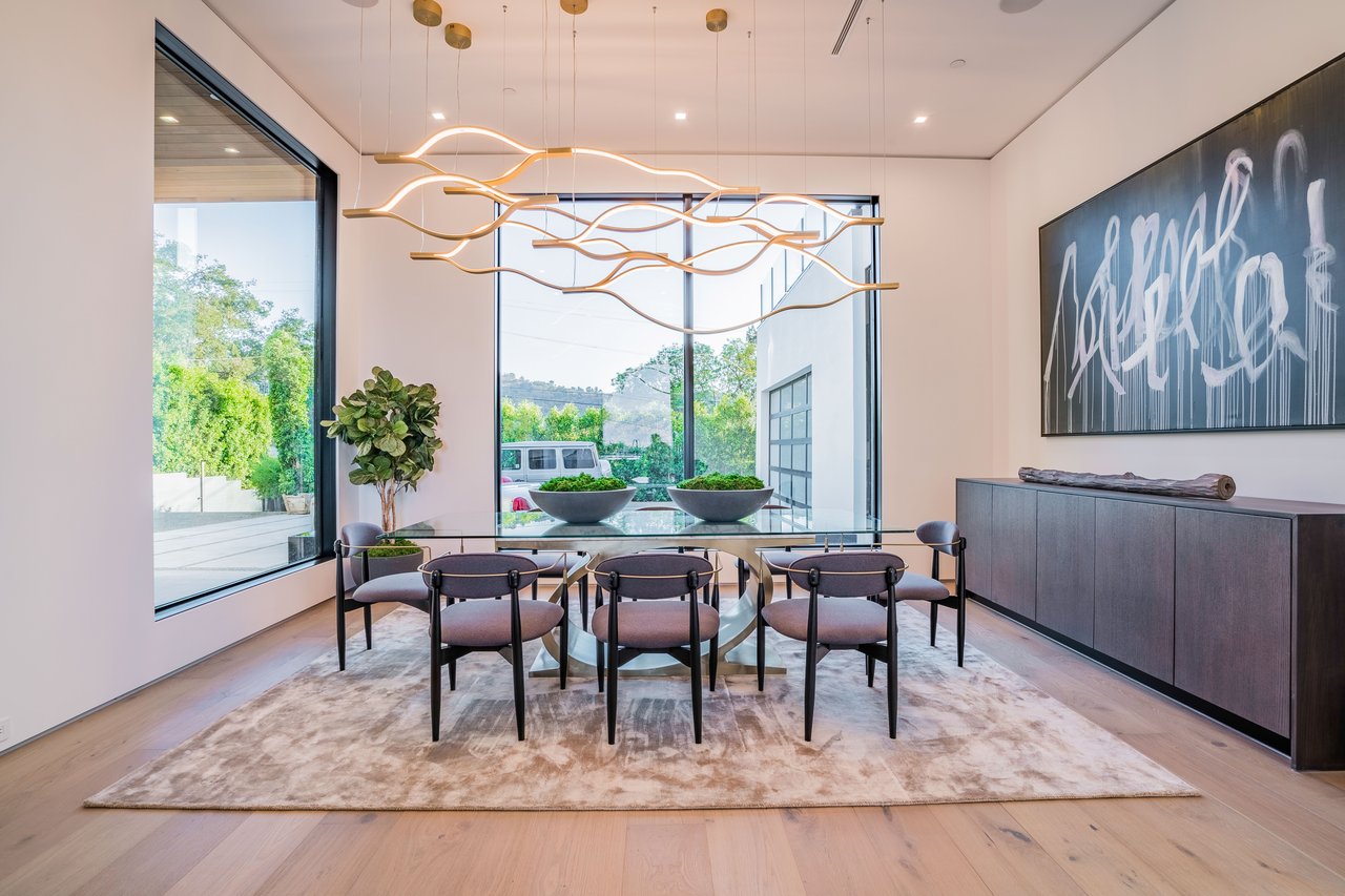 3958 Sunswept Dr