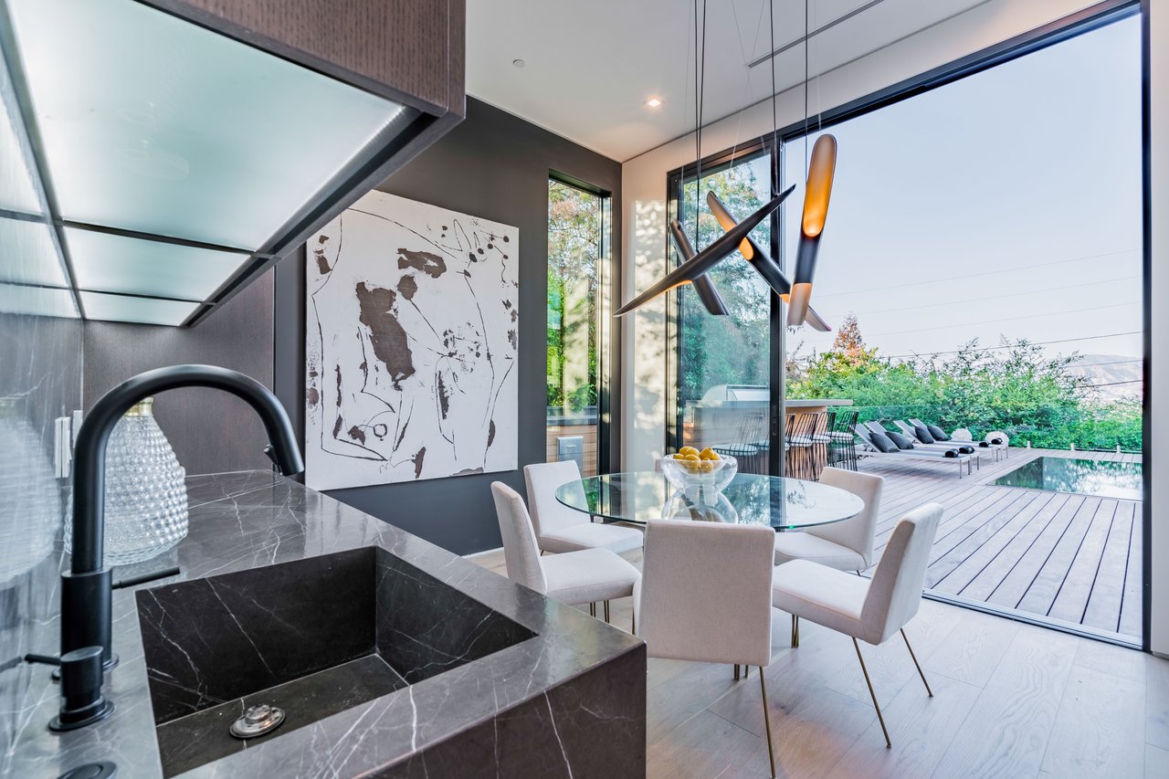 3958 Sunswept Dr
