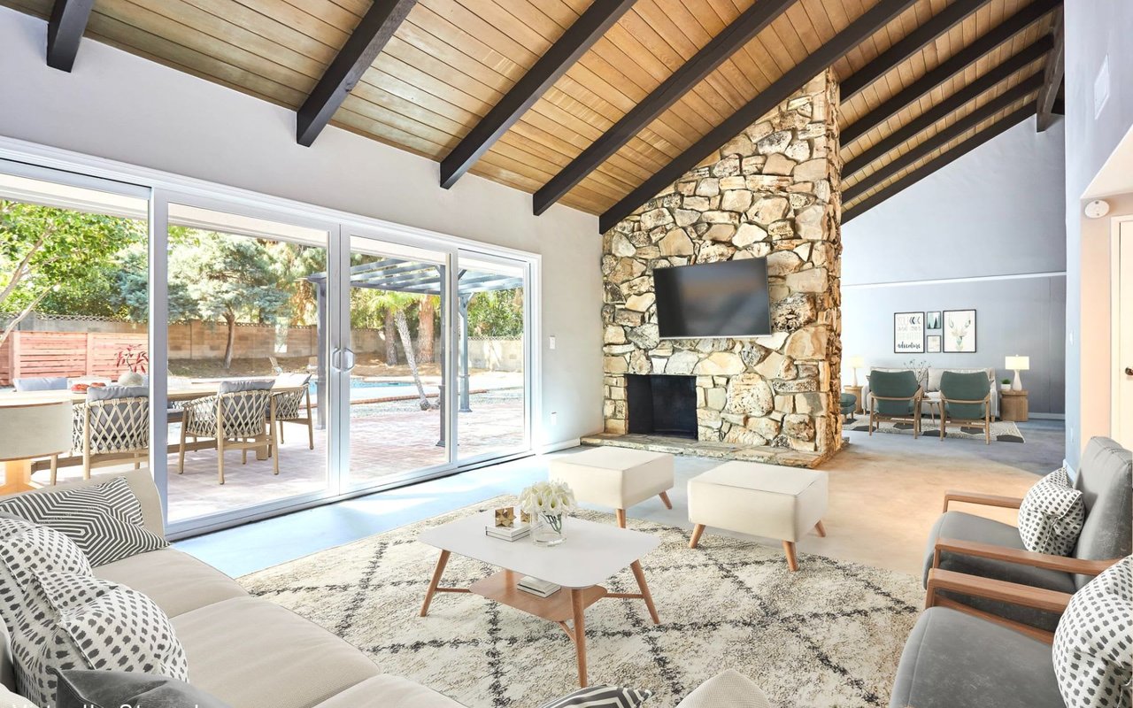 23110 Mulholland Dr