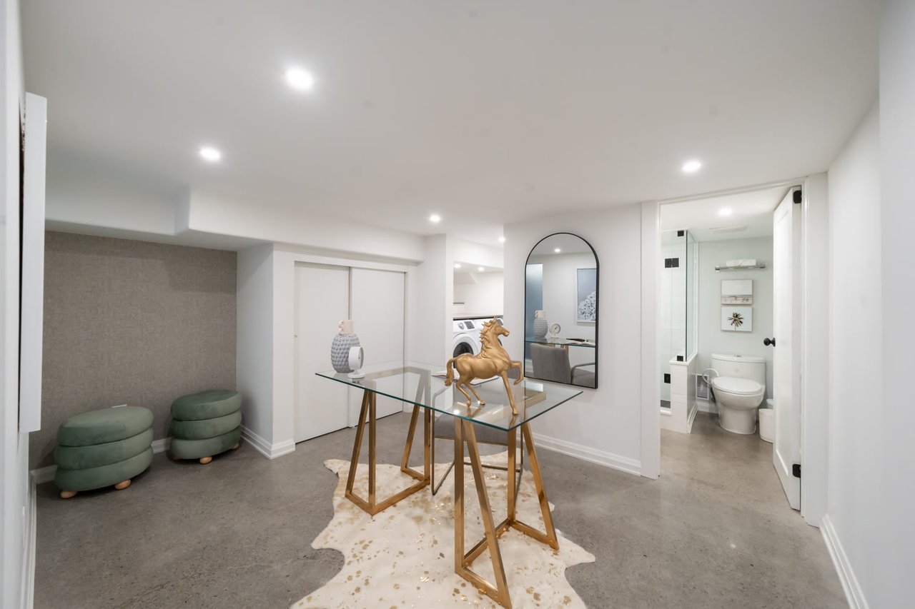 38 Richard Ave 