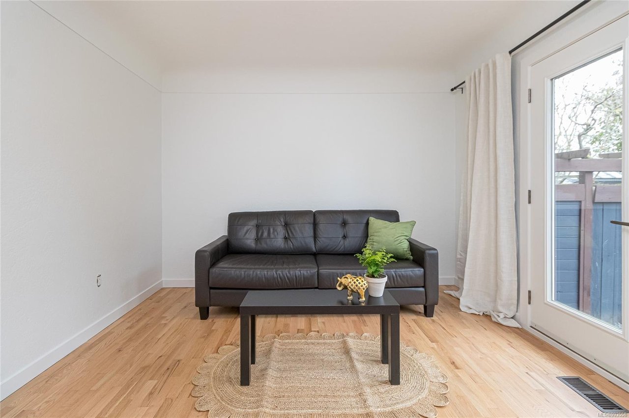 1867 Neil St, Saanich