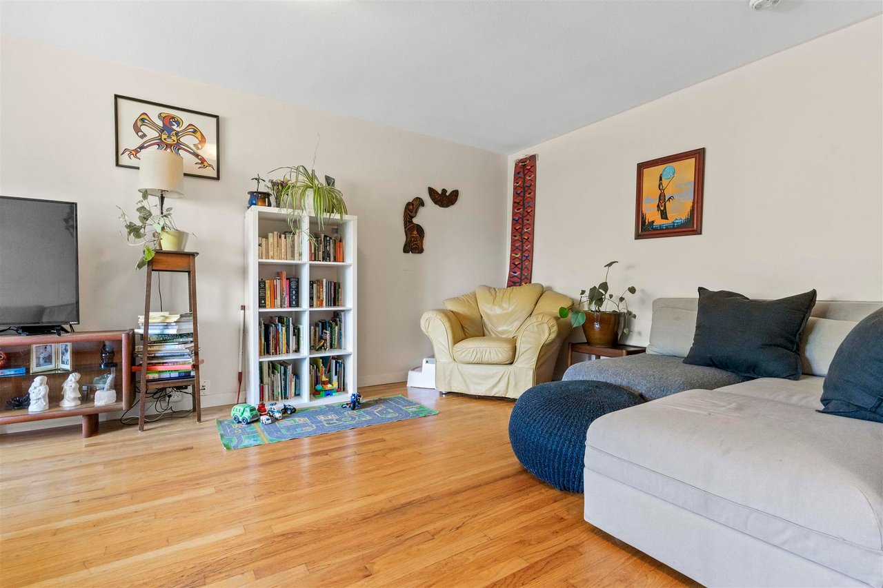 982 E 28th Ave