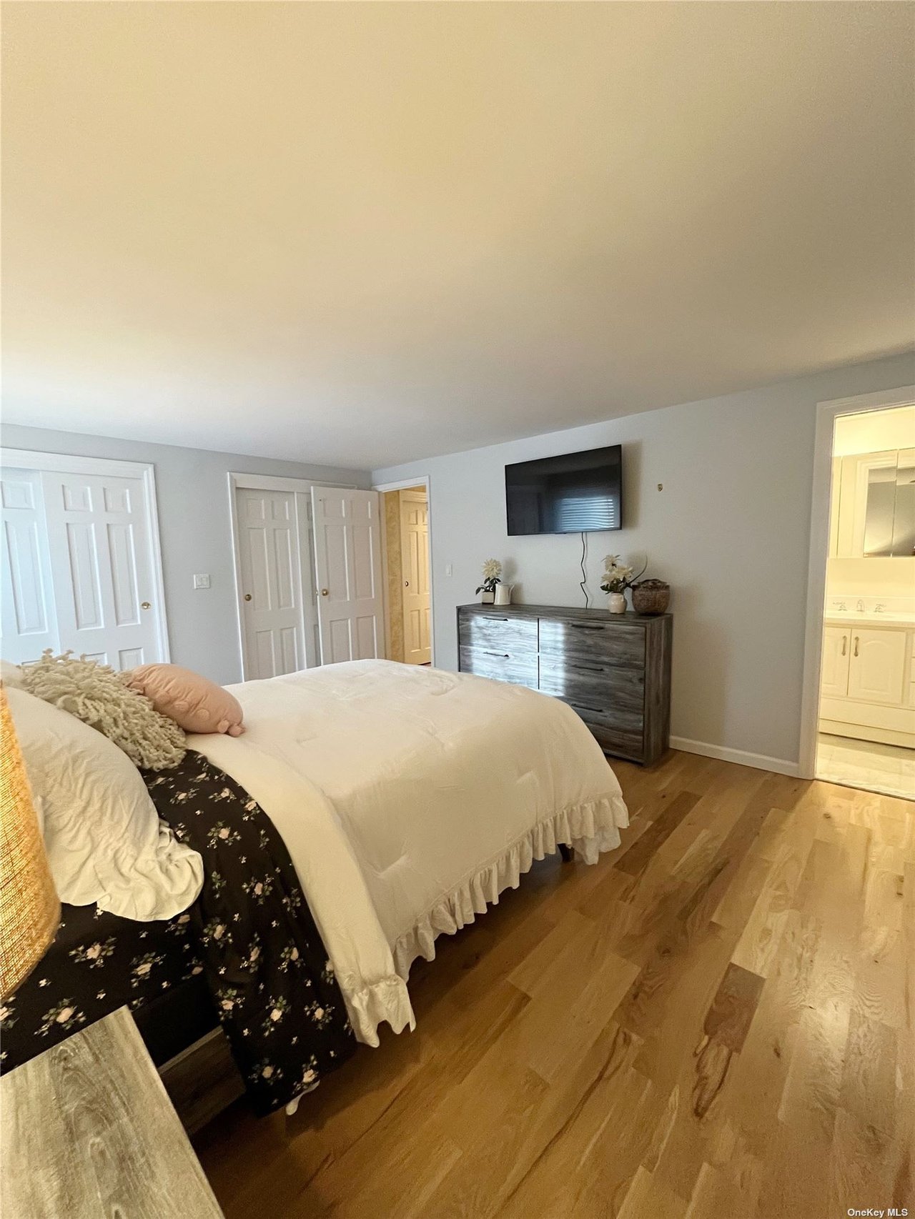 25 Squires Avenue