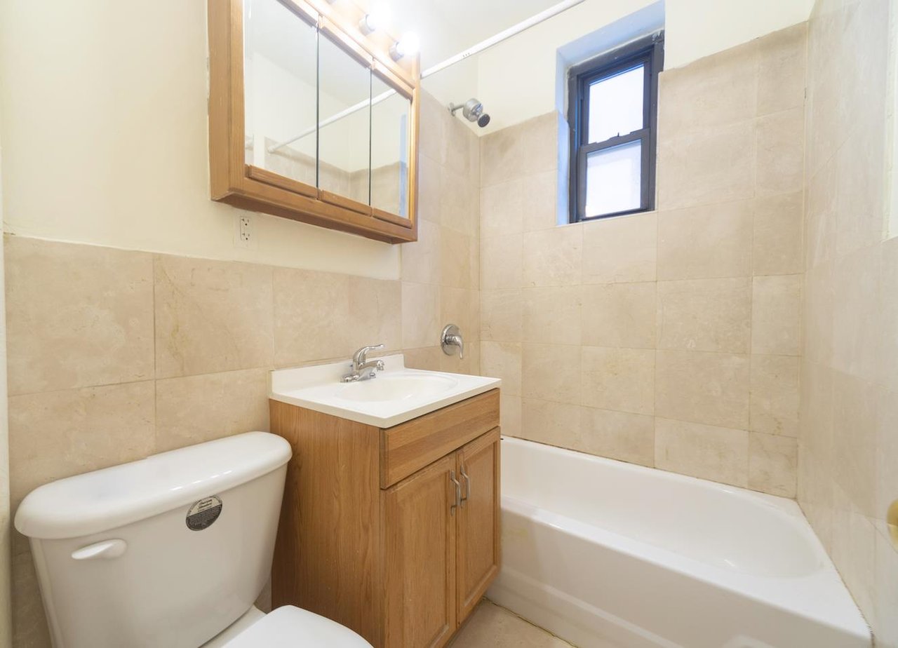210 East 38th Street, Apt D