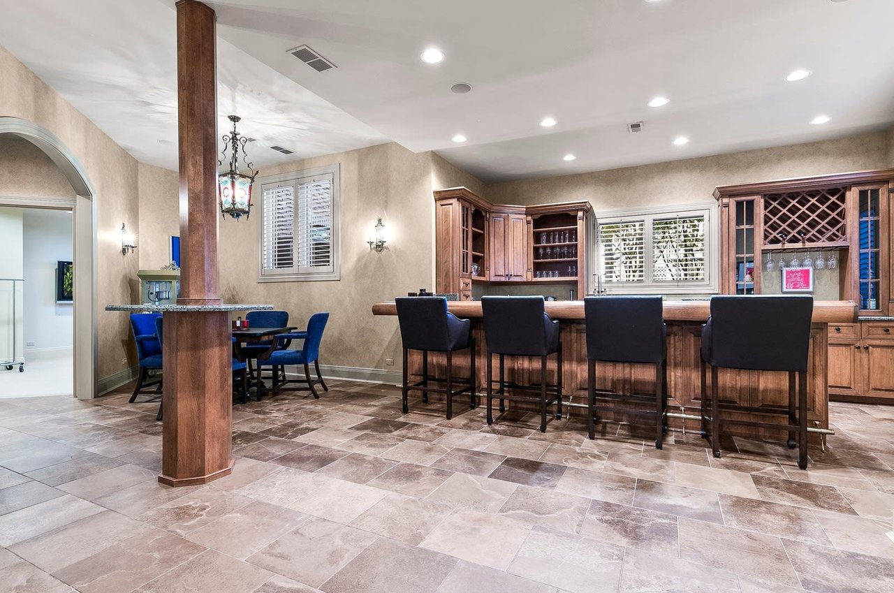 6631 Lee Ct