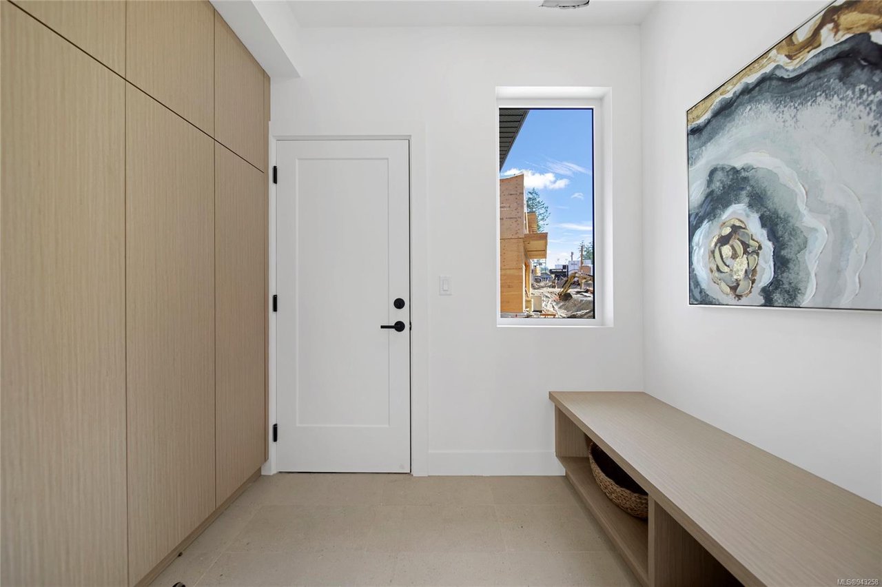 3905 Olympian Wy