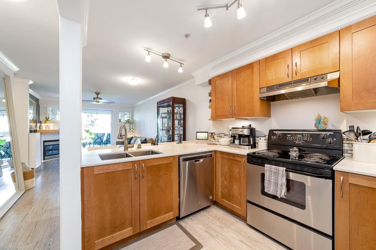 110-15621 Marine Dr