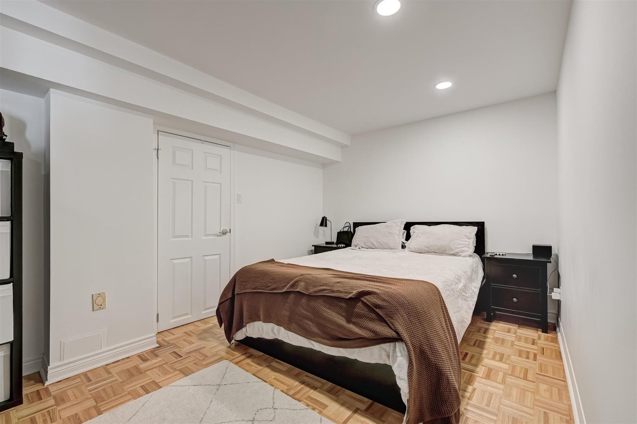 26 Bethune Blvd