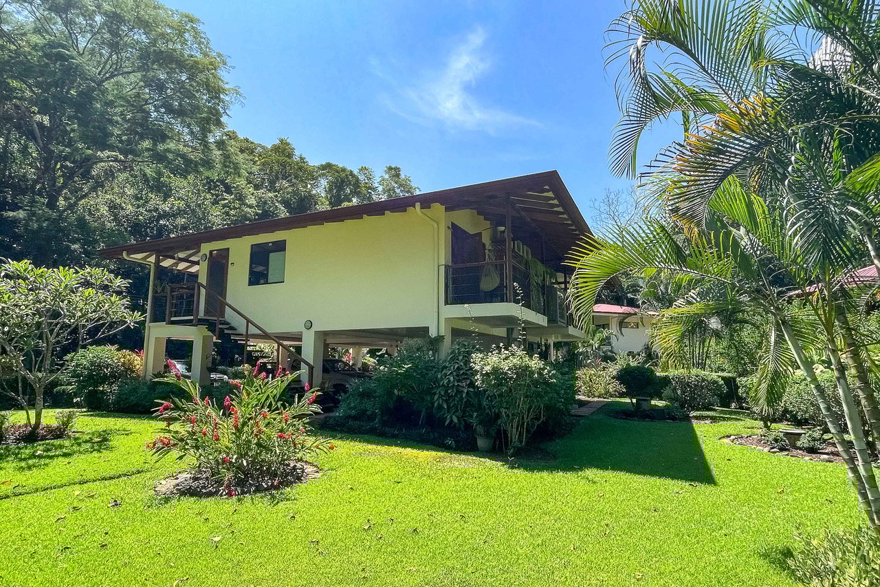 Wheelchair Friendly- 2 Bedroom house in a Quiet Community