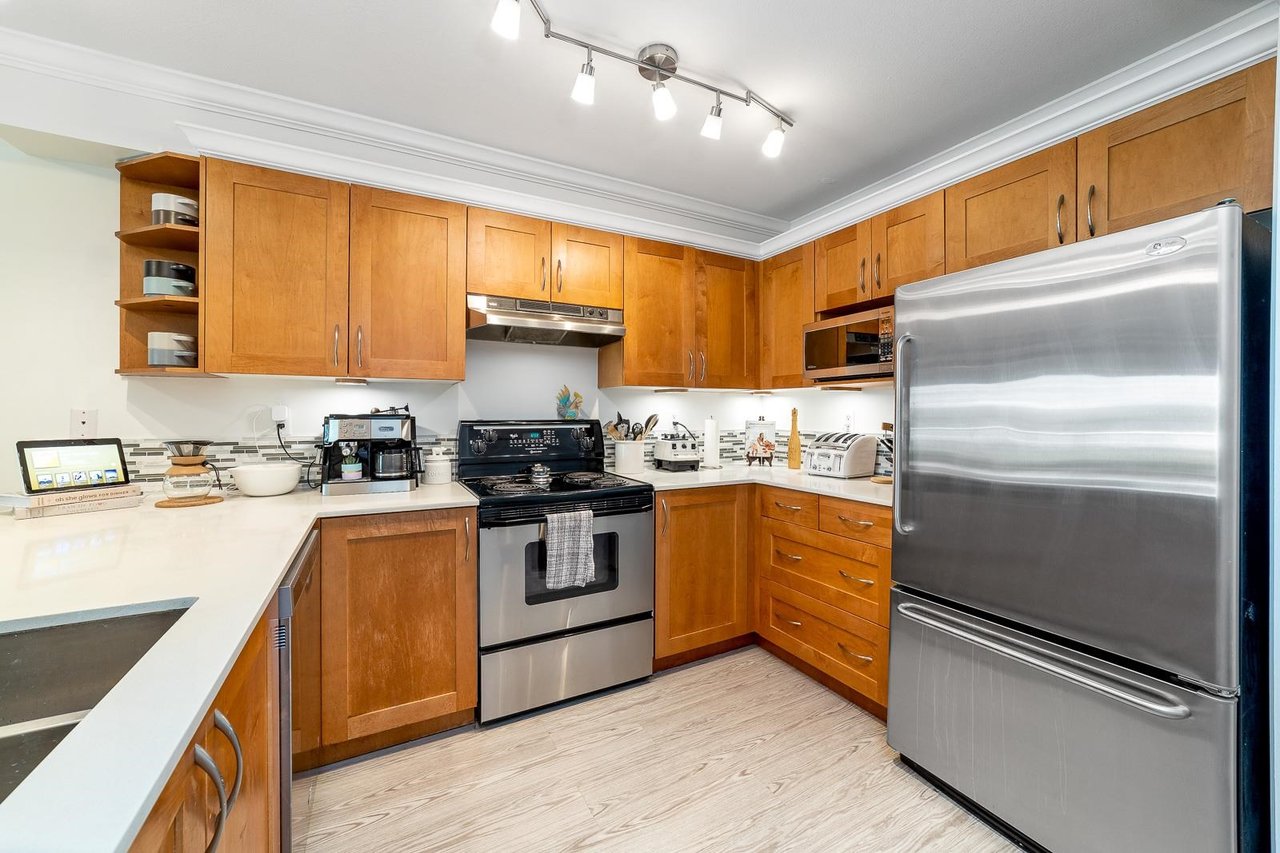 110-15621 Marine Dr