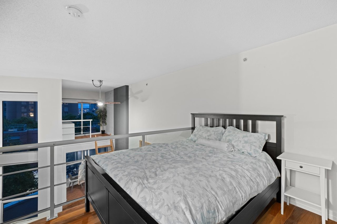 319-933 Seymour St