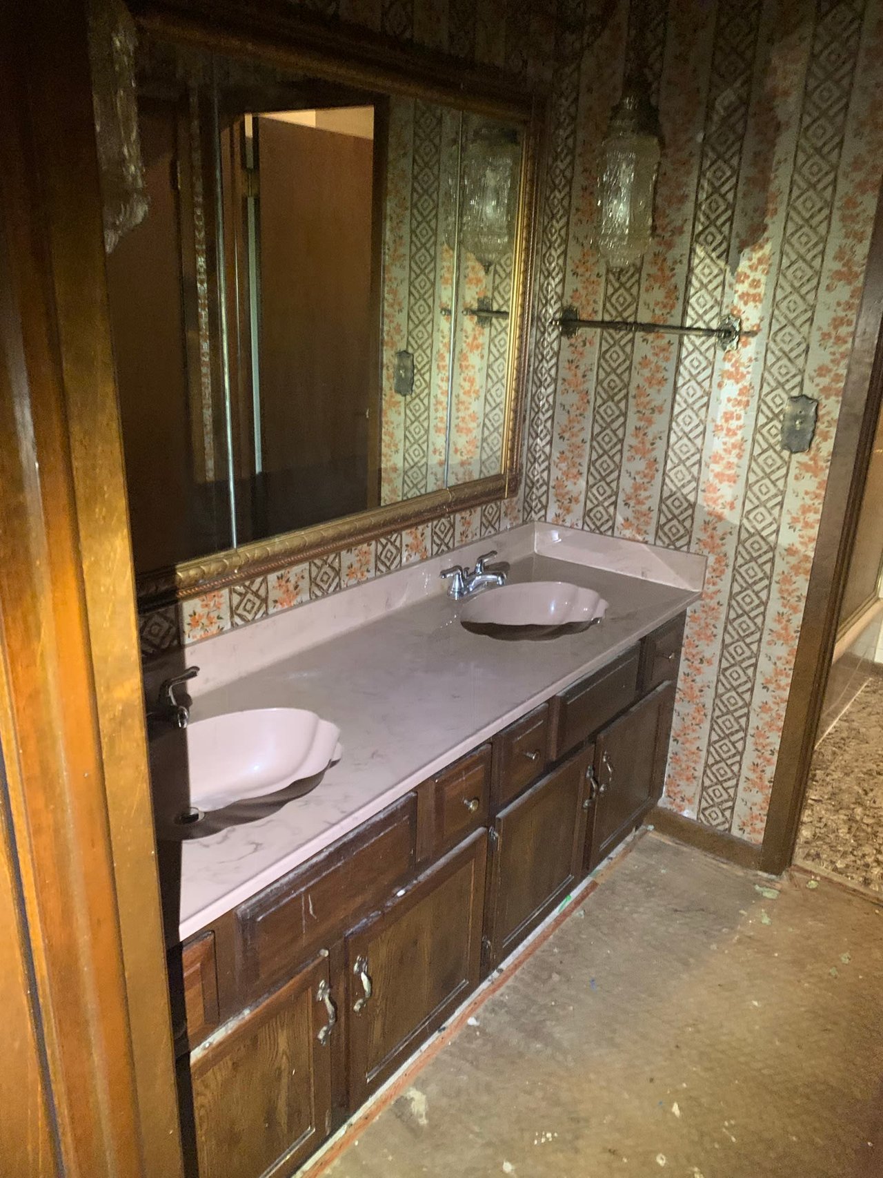 1506 Columbia Ct, Elk Grove Village, IL 60007