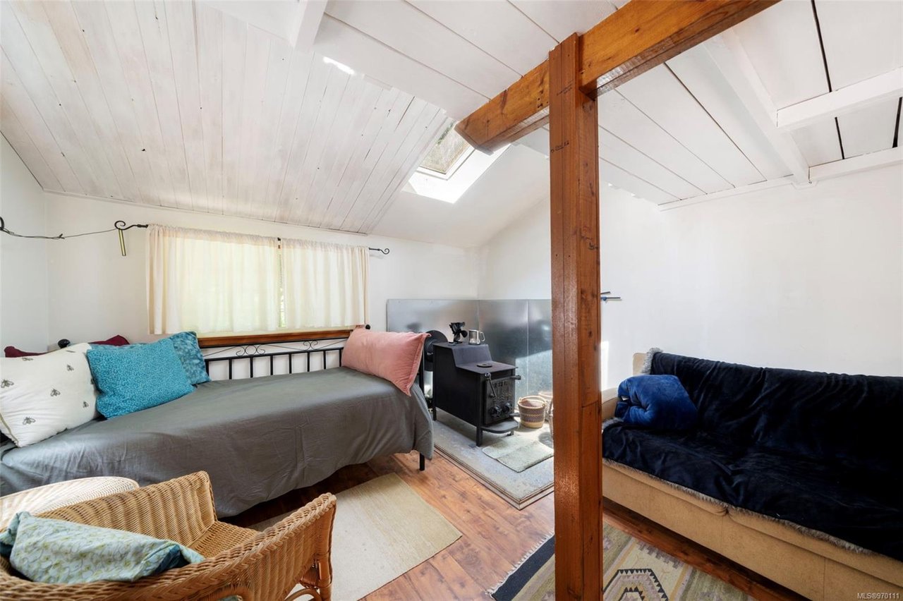 10226 South Shore Rd, Honeymoon Bay