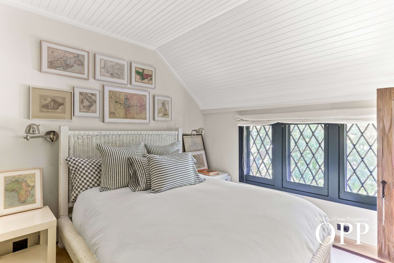 AN EXQUISITE CARRIAGE HOUSE