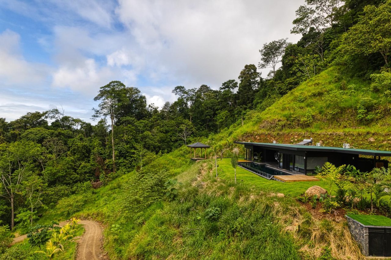 3 Bedroom Ocean View Estate