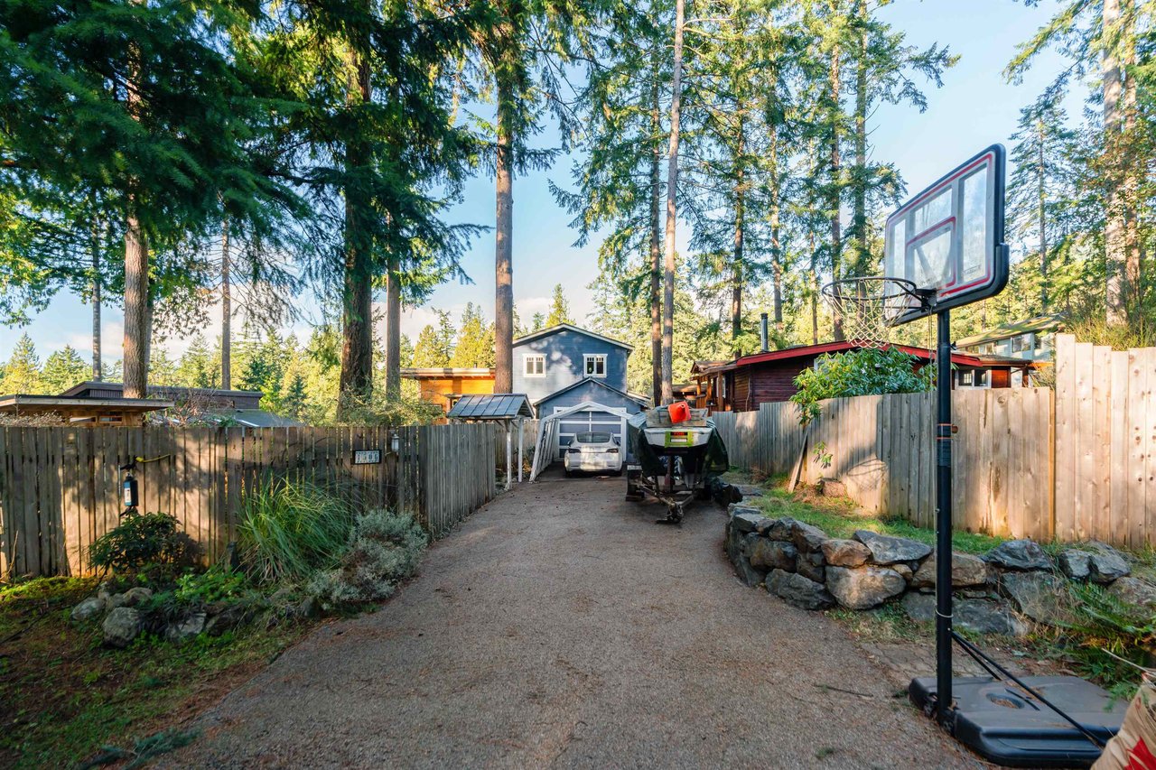 1506 White Sails Dr