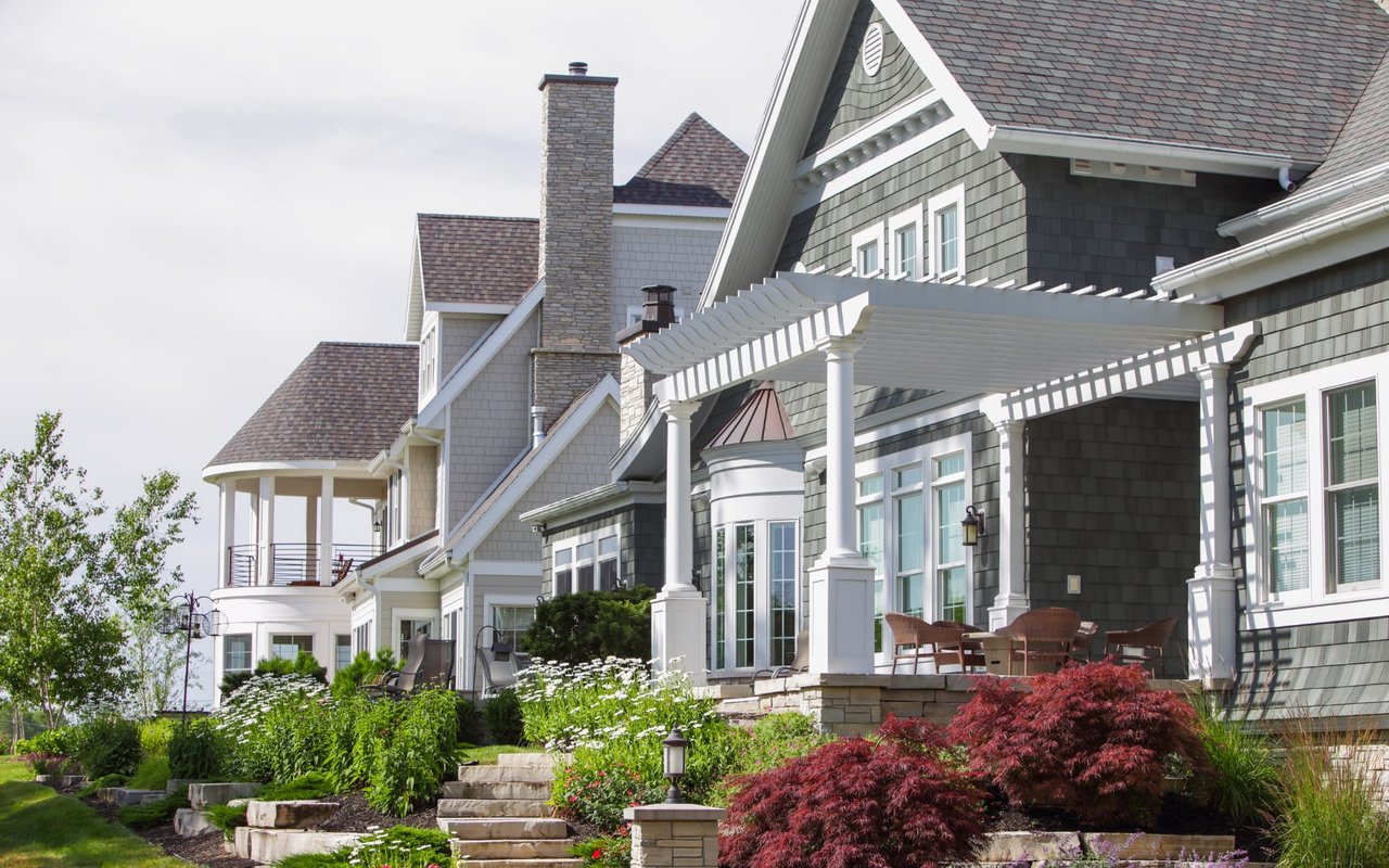 A row of houses with a pergola covering the front of the first house.