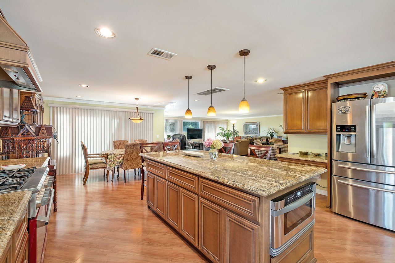 837 Escarpado Dr