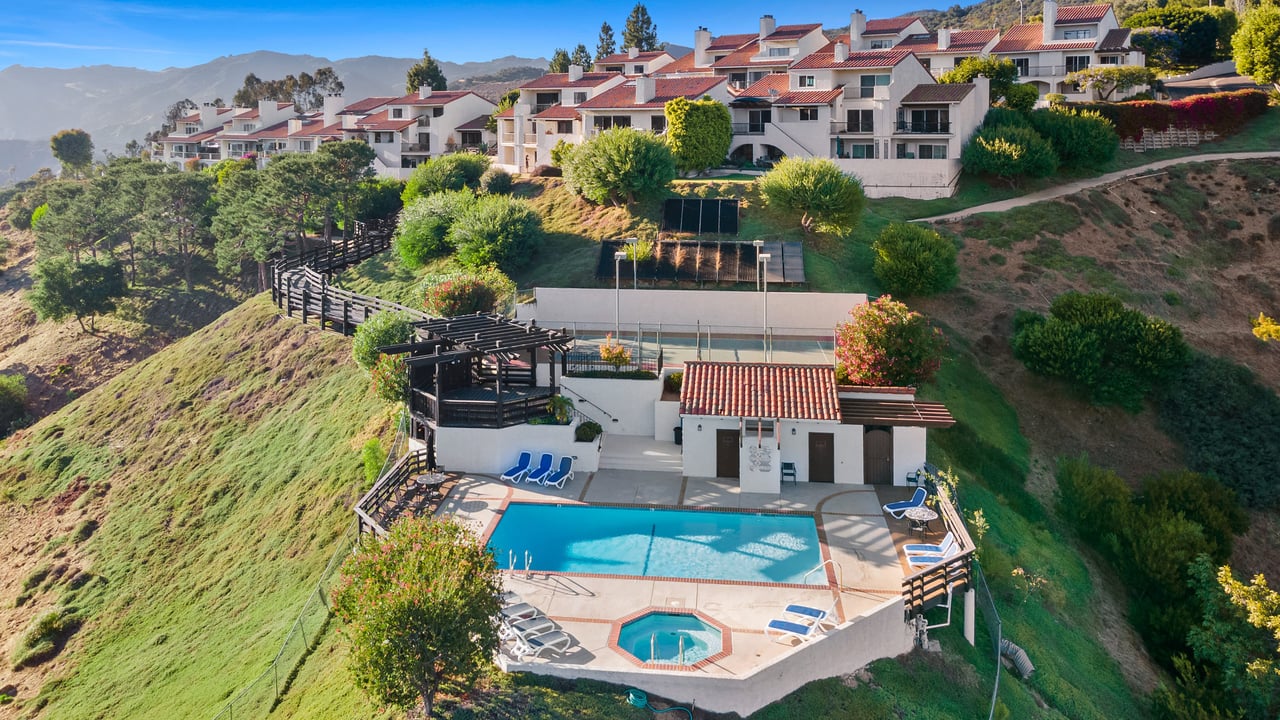 1916 Palisades Dr