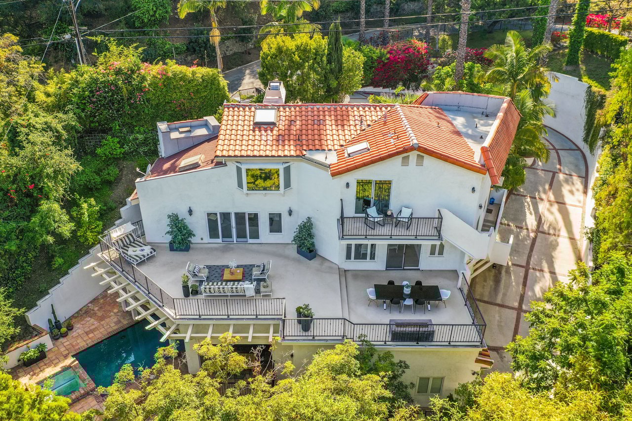 2216 E Live Oak DR