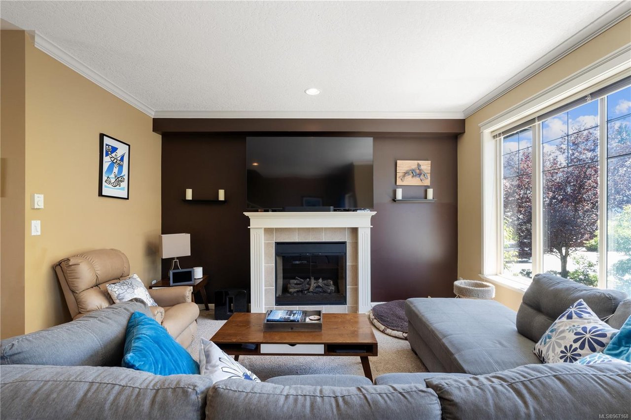 102-2920 Phipps Rd, Langford