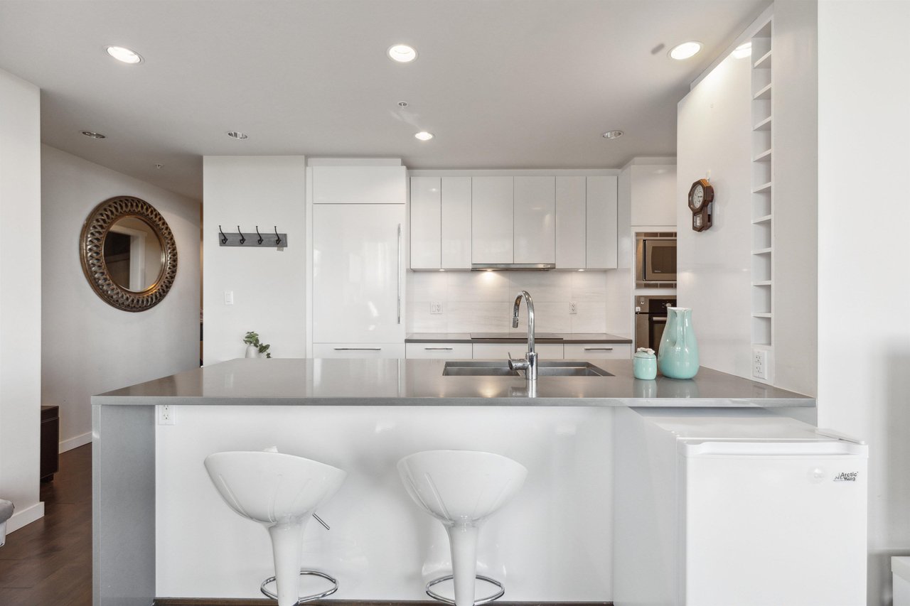 805-5728 Berton Avenue, Vancouver