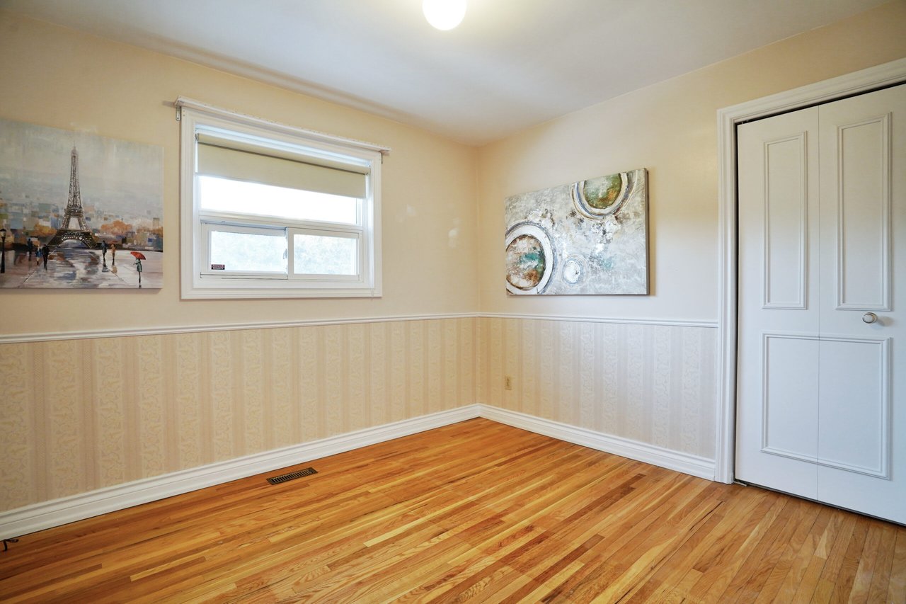 3517 Nadine Cres