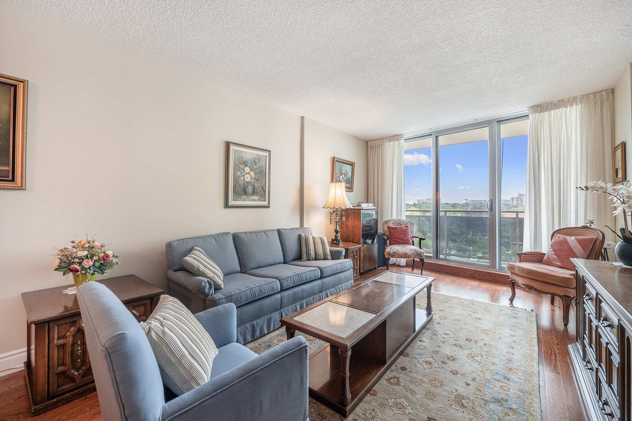 820 Burnhamthorpe Road #702