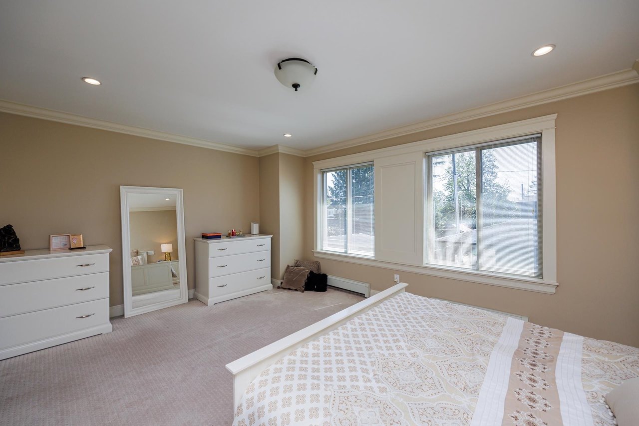 335 E 15th Street, North Vancouver