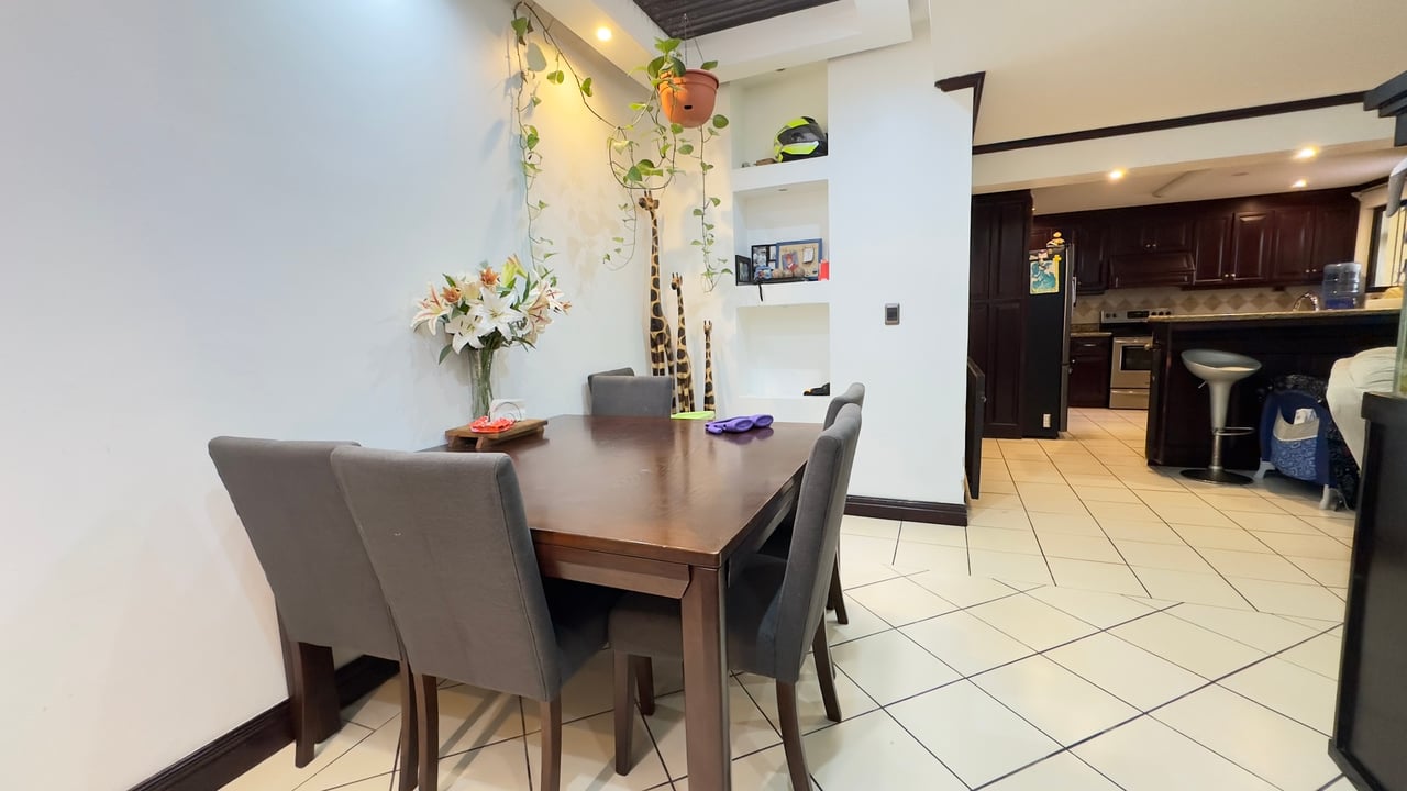 Colonial Residence With Jacuzzi, Curridabat, San Jose