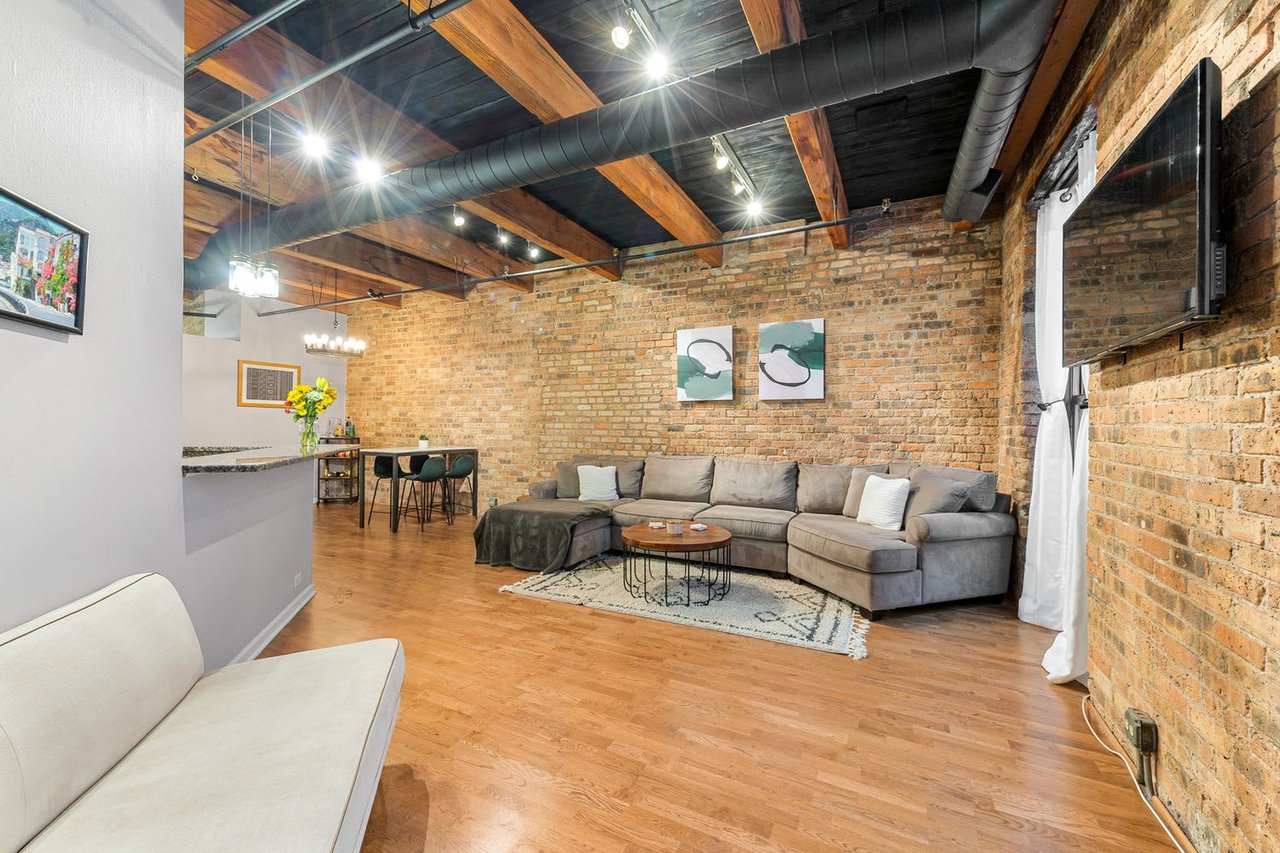 225 W Huron St #320