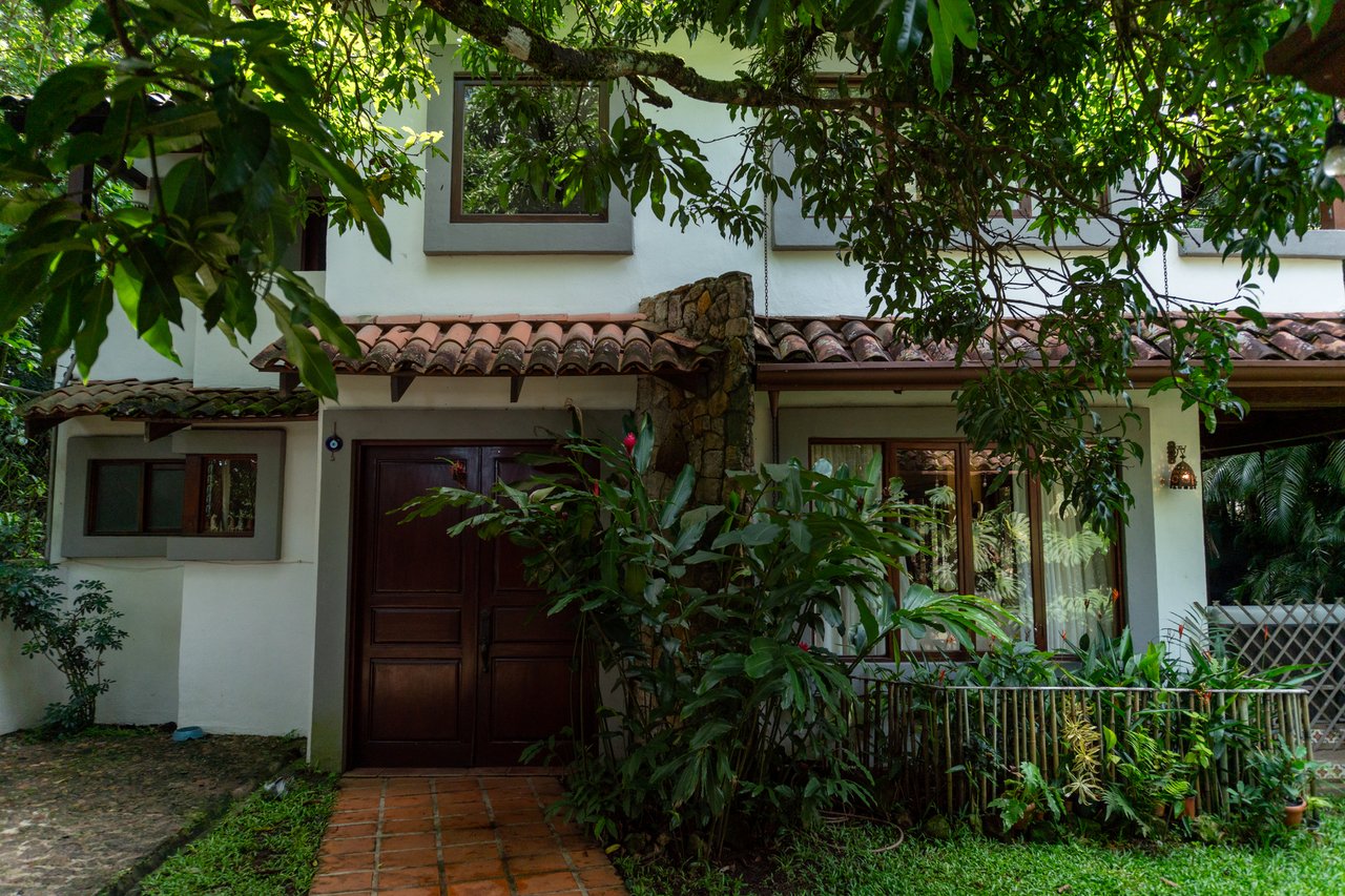 Mountain Estate With Guest Studio, Santa Ana, San Jose