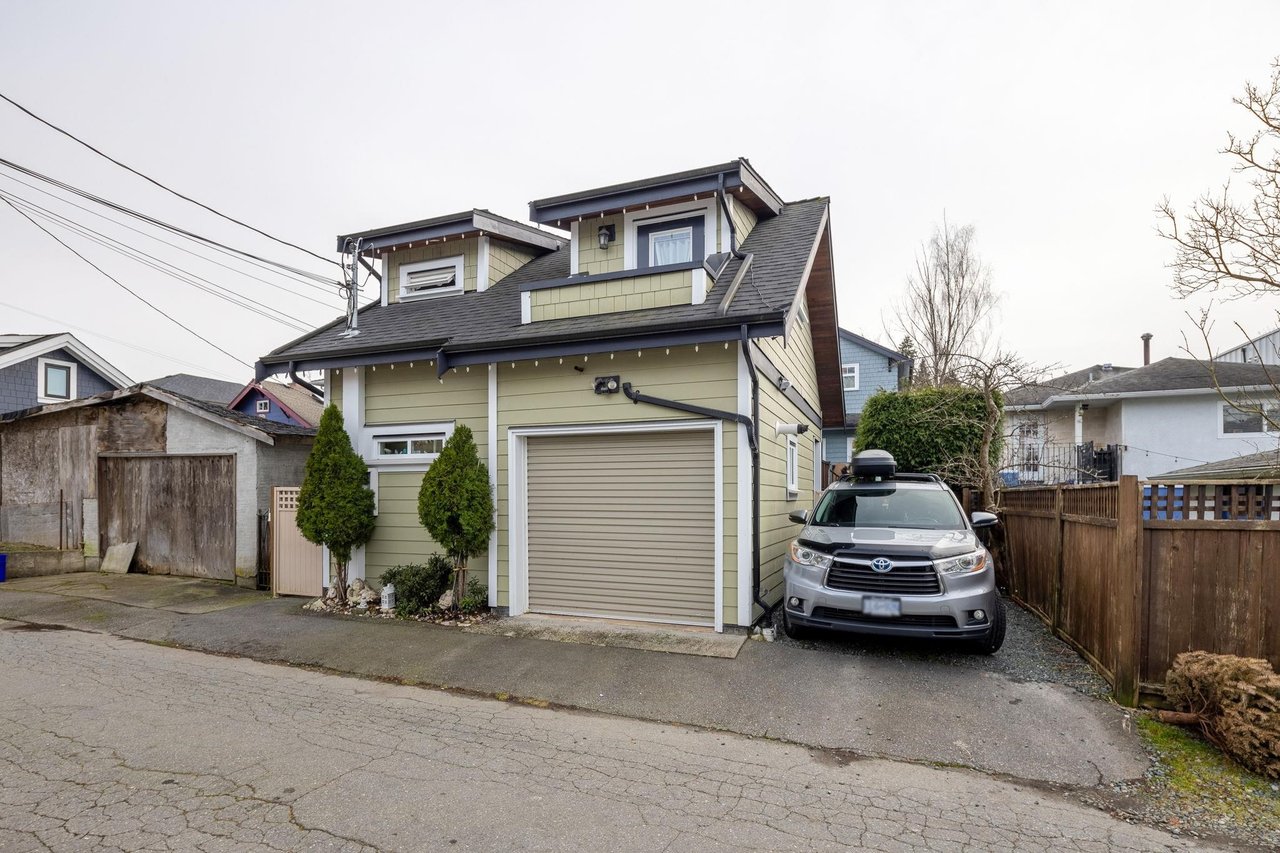 351 E 40th Ave