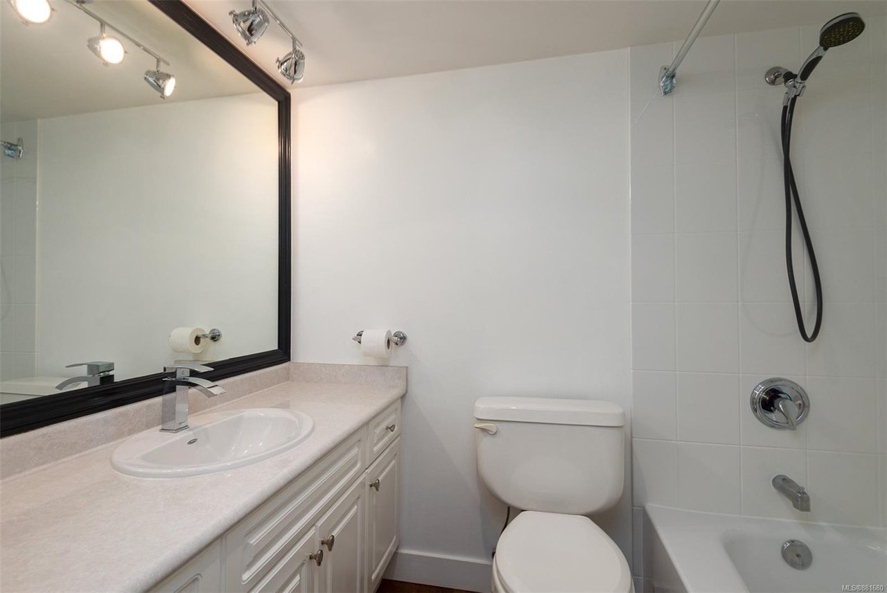 306-777 Blanshard St