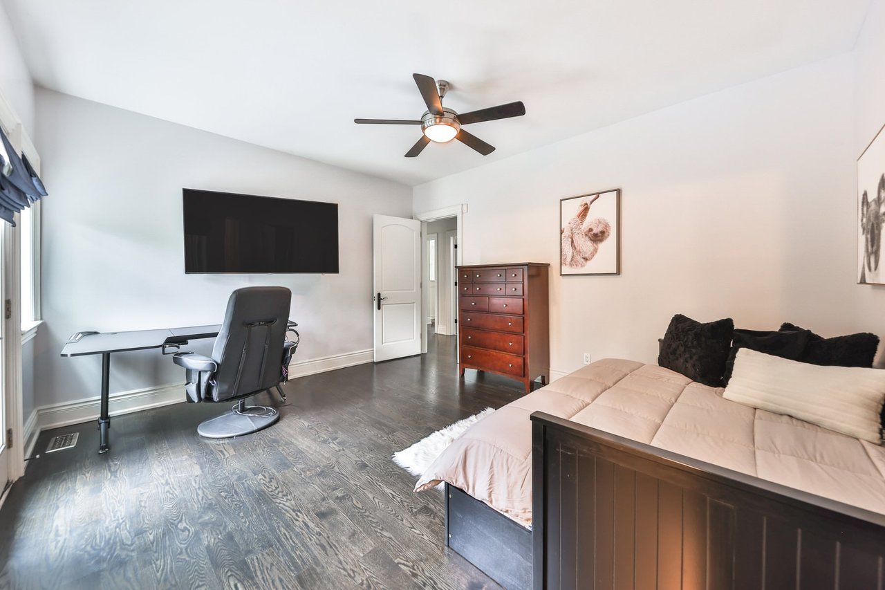 2015 Elmhurst Avenue, Oakville