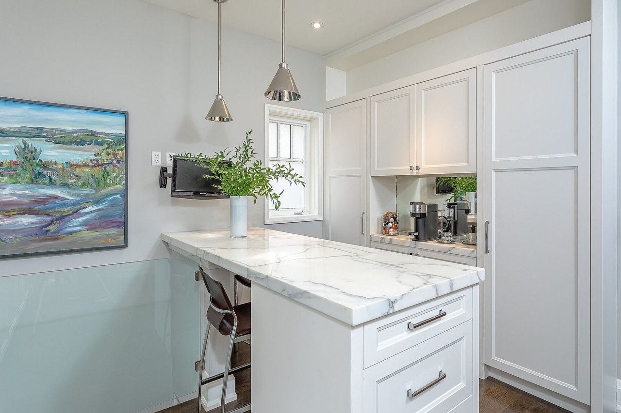 Davisville Village Stylish Reno