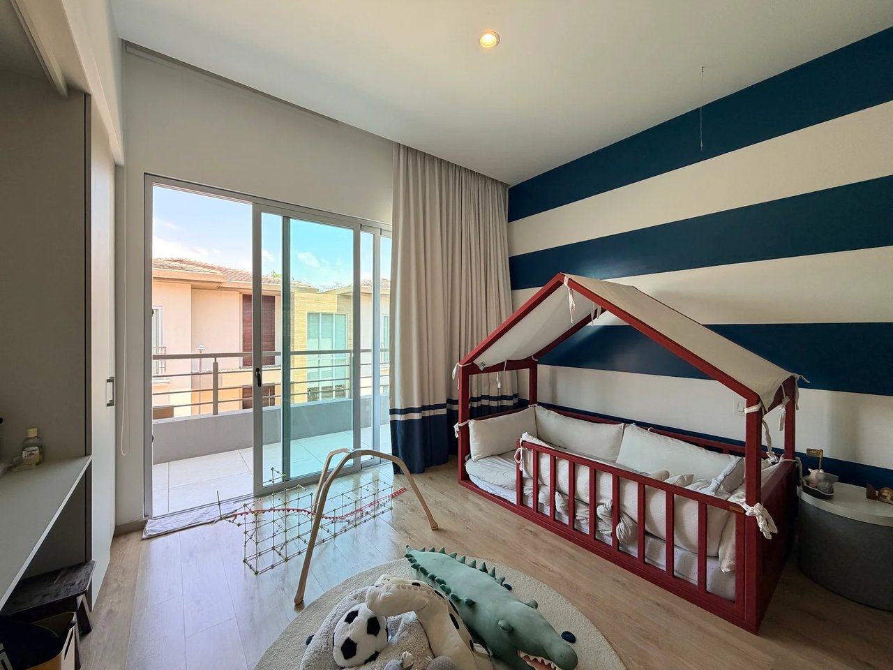 Contemporary Corner Condo, Santa Ana, San Jose