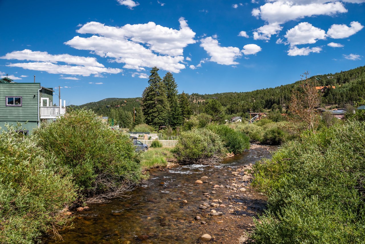315 Indian Peaks Dr