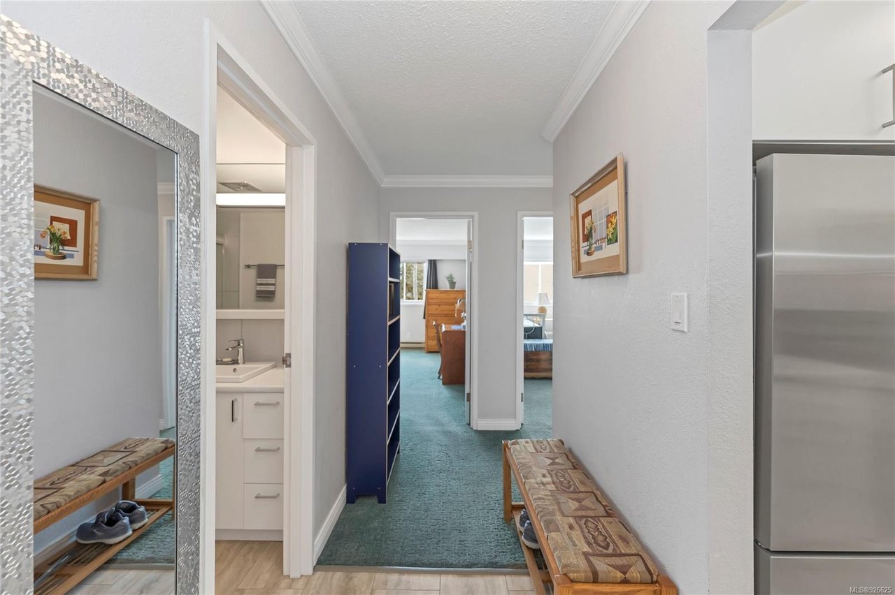 204-848 Esquimalt Rd