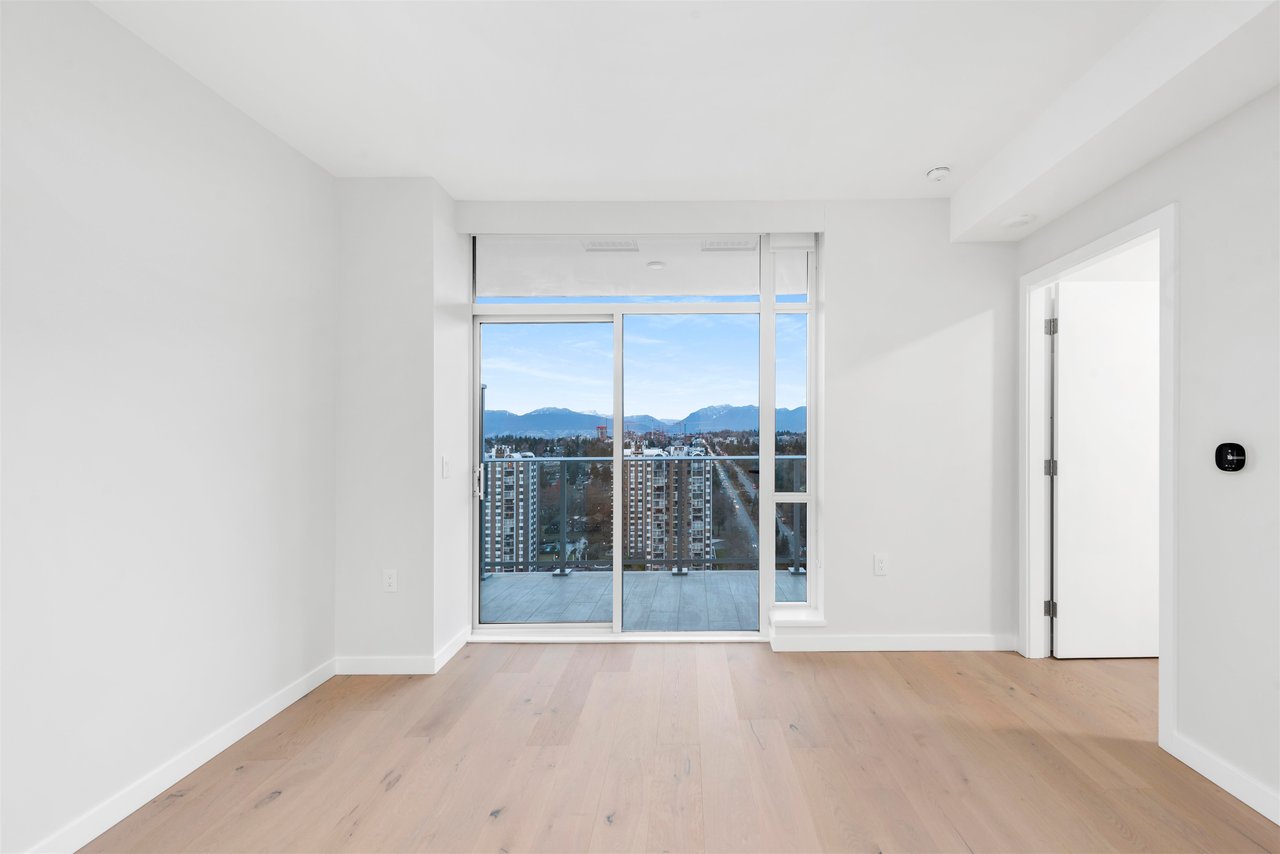 2302-7433 Cambie St