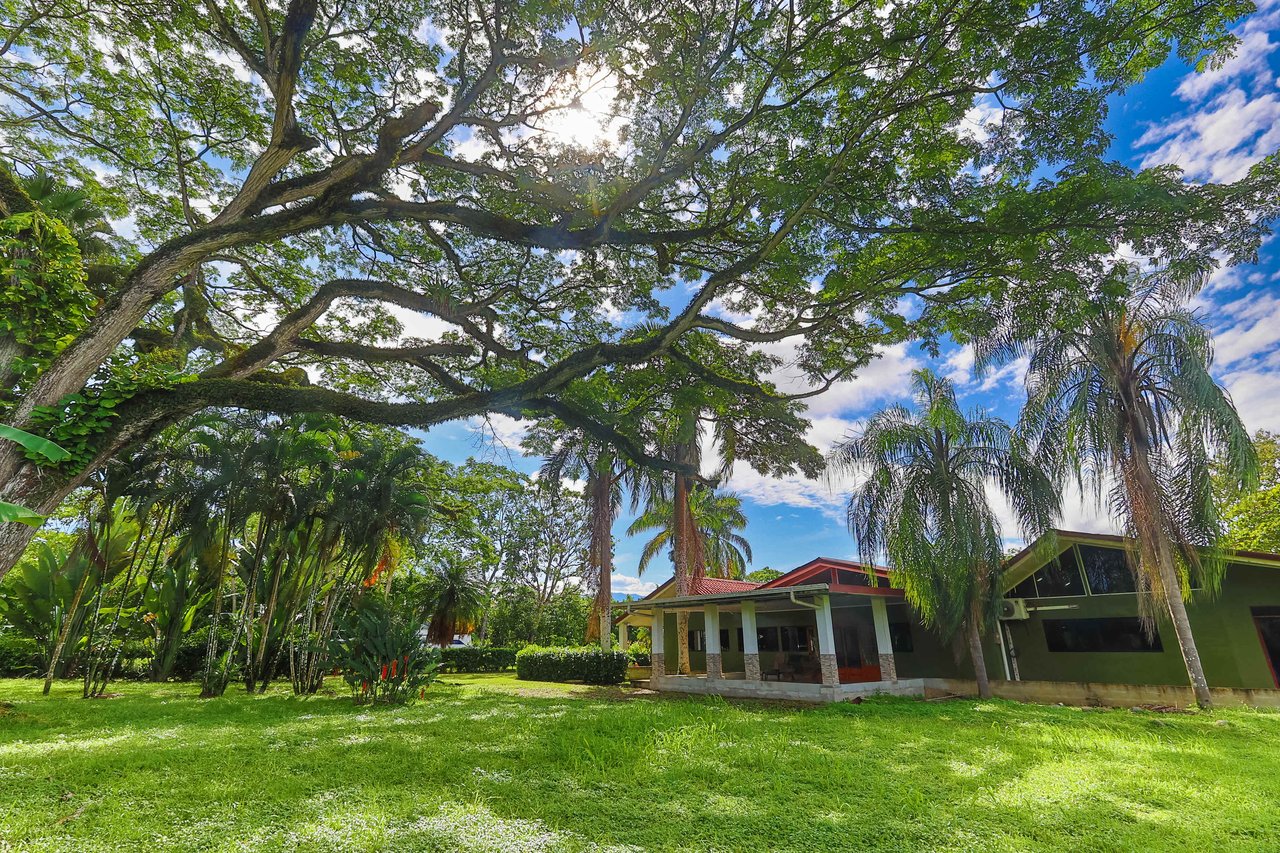 La Casona, 5 BDR Home Close To Quepos Town 