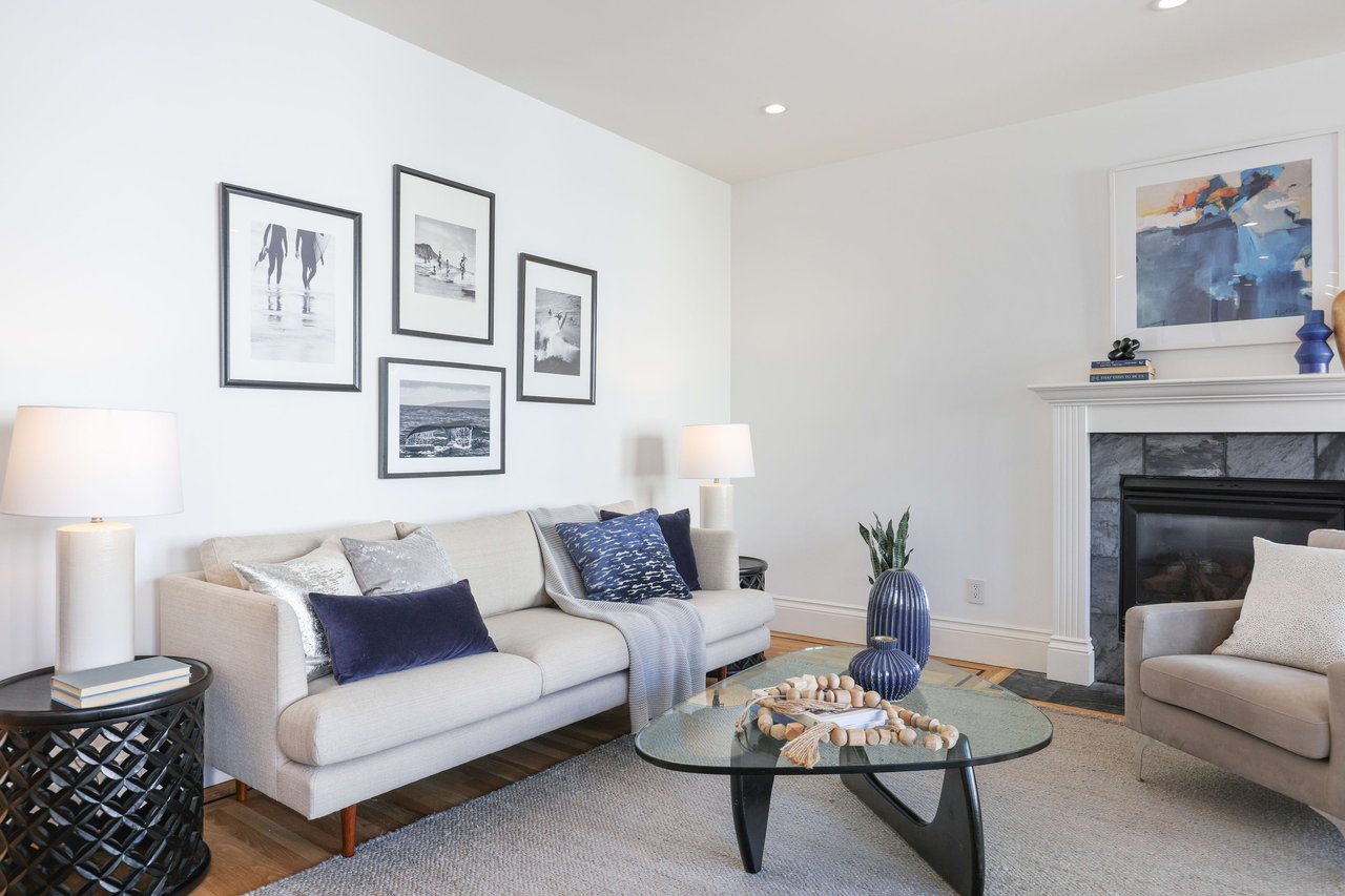 Bright 2 Bedroom Nob Hill Condominium