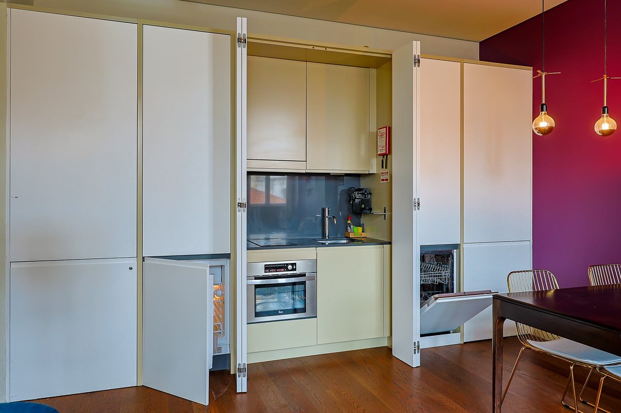 Renewed T1 with Designer Furnishings in Prime Location