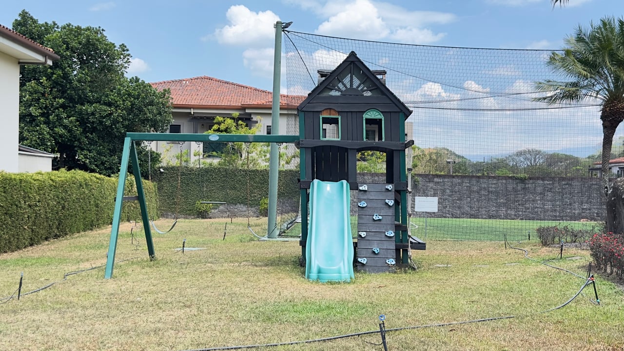 Colonial Family Garden Home, Ciudad Colon, San Jose