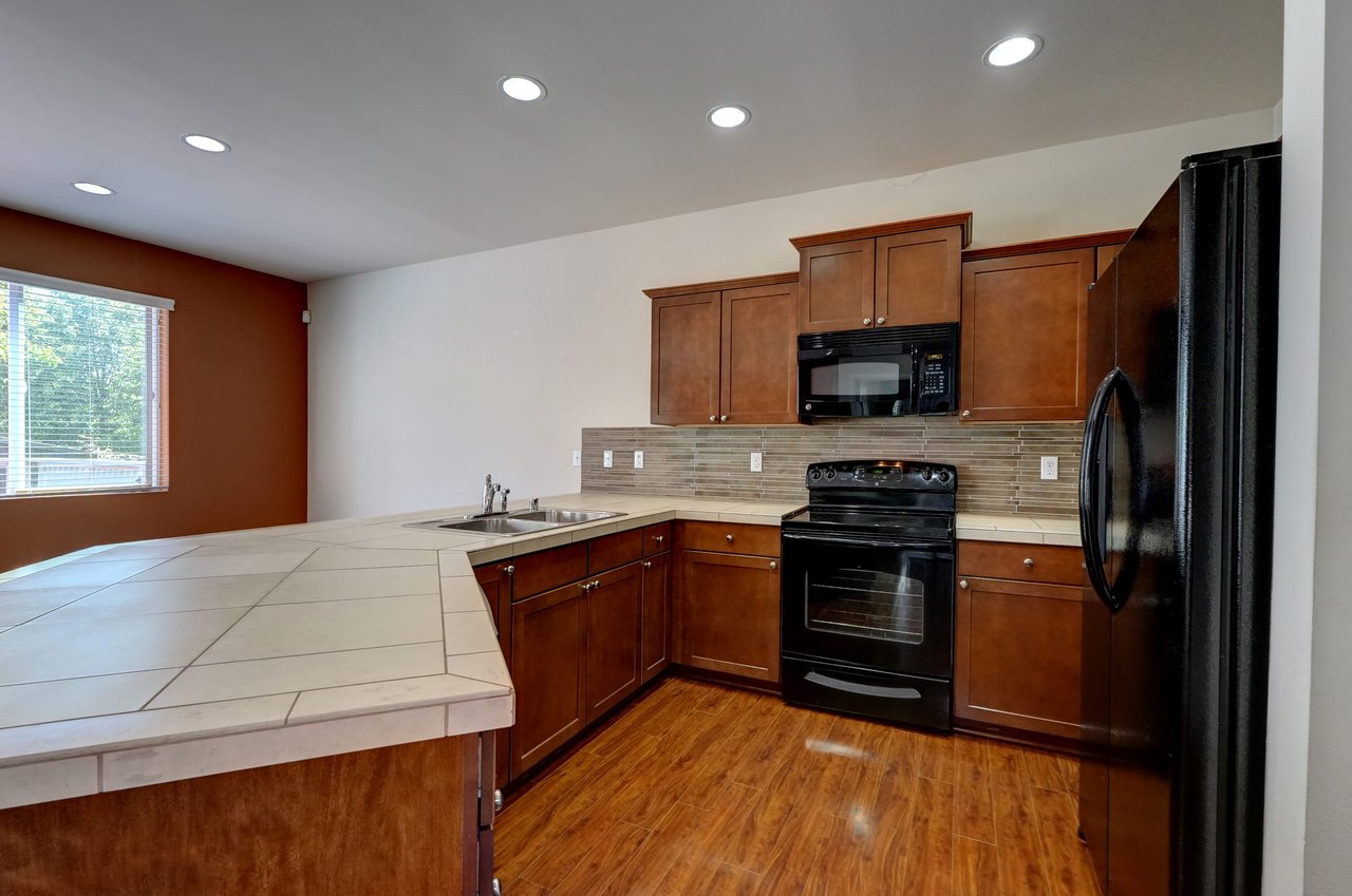 2404 195th Street E