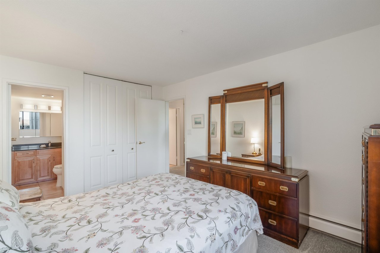 302-555 13th Street, West Vancouver