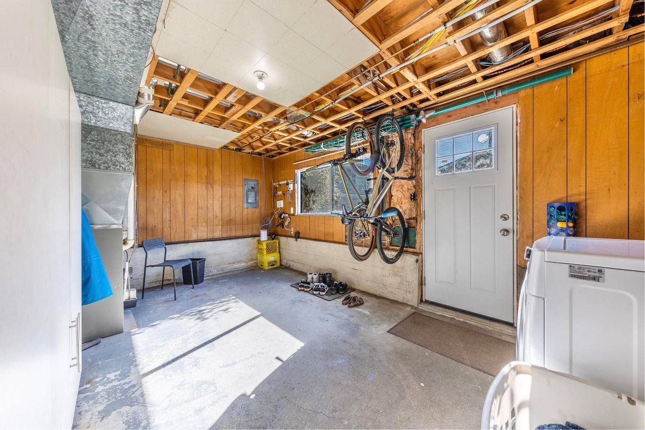 2000 Garibaldi Wy