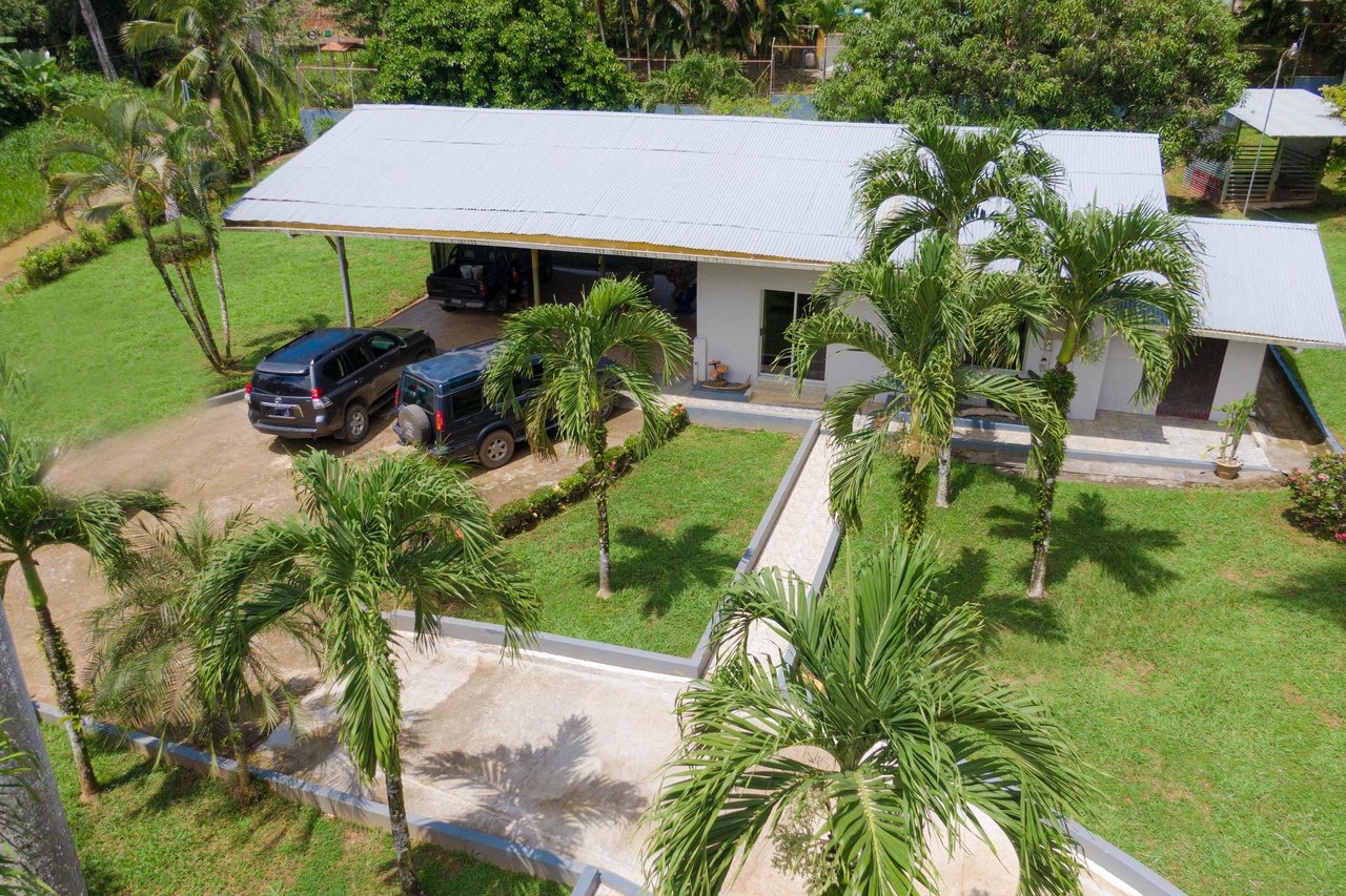 Three home stunning estate close to Quepos